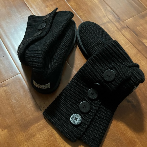 COPY - UGG Women's Classic Cardy Winter Boot - Picture 7 of 9